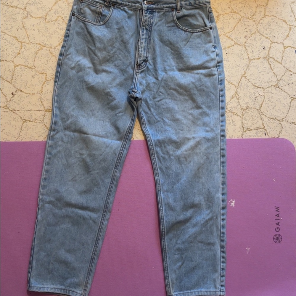 Outline Light Wash Jeans